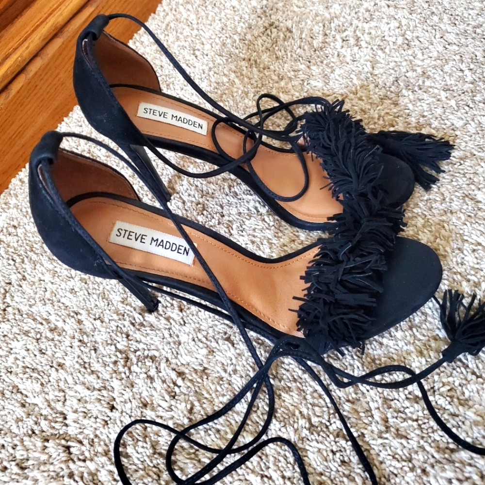 Steve Madden Sassey Suede Black Tassel Sandals - Picture 4 of 11